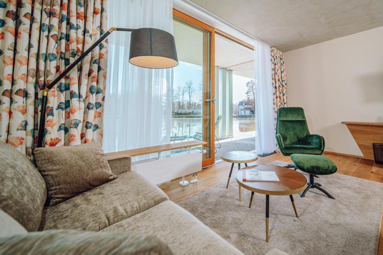 Palac Pakoszow Schlosshotel Wernersdorf Еленя-Гура Экстерьер фото A suite at the Hotel