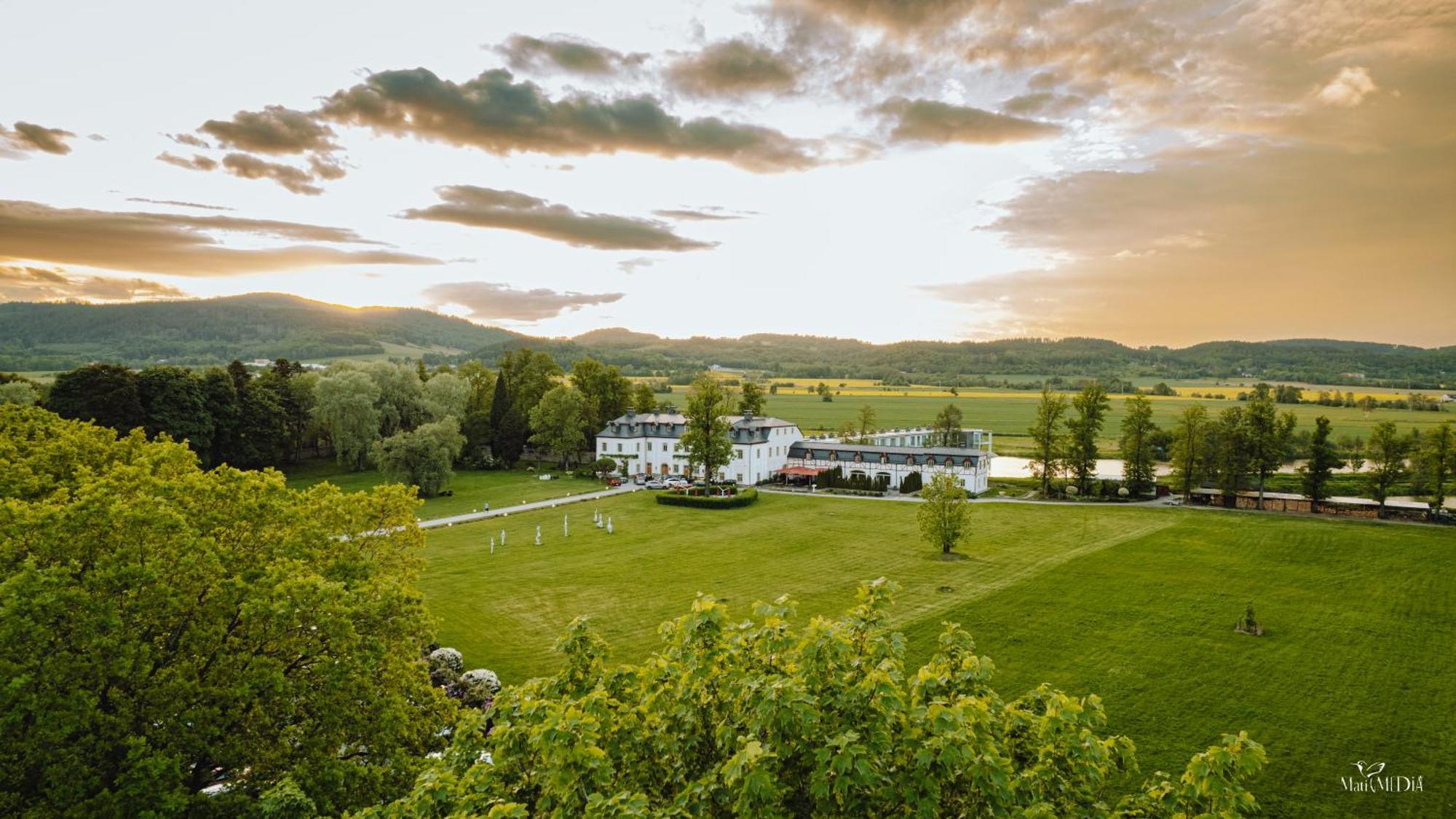 Palac Pakoszow Schlosshotel Wernersdorf Еленя-Гура Экстерьер фото The hotel