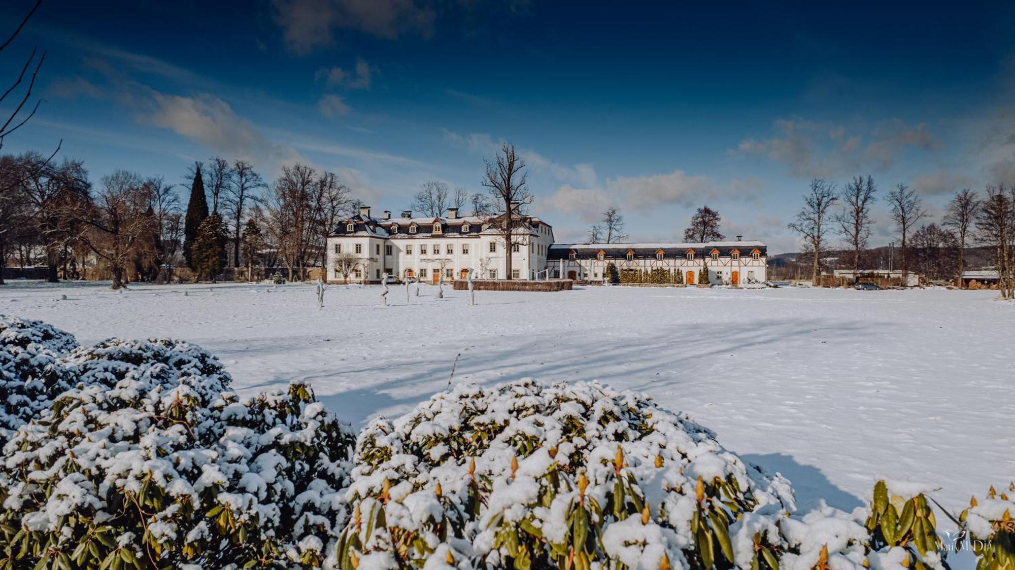 Palac Pakoszow Schlosshotel Wernersdorf Еленя-Гура Экстерьер фото The former school site at the former St. Mary's Convent, now the St. Mary's Convent Centre