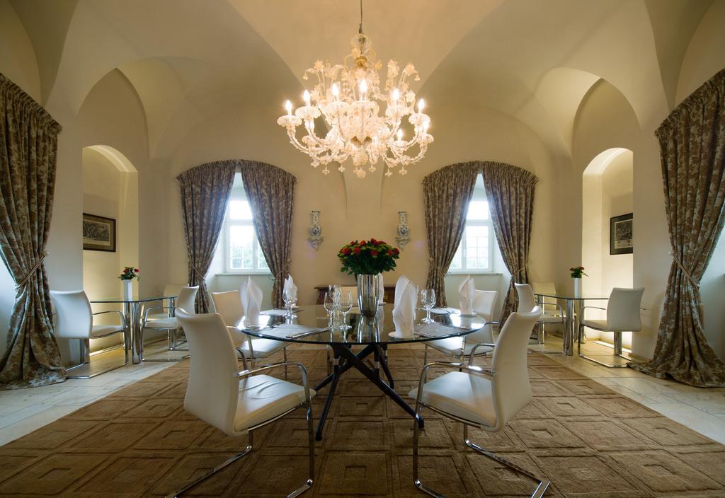 Palac Pakoszow Schlosshotel Wernersdorf Еленя-Гура Экстерьер фото The dining room