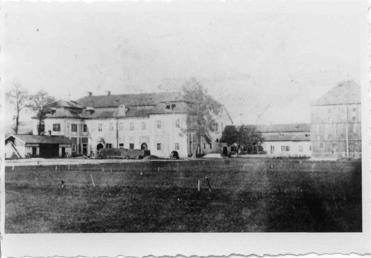 Palac Pakoszow Schlosshotel Wernersdorf Еленя-Гура Экстерьер фото The first building of the University of Manitoba, 1878
